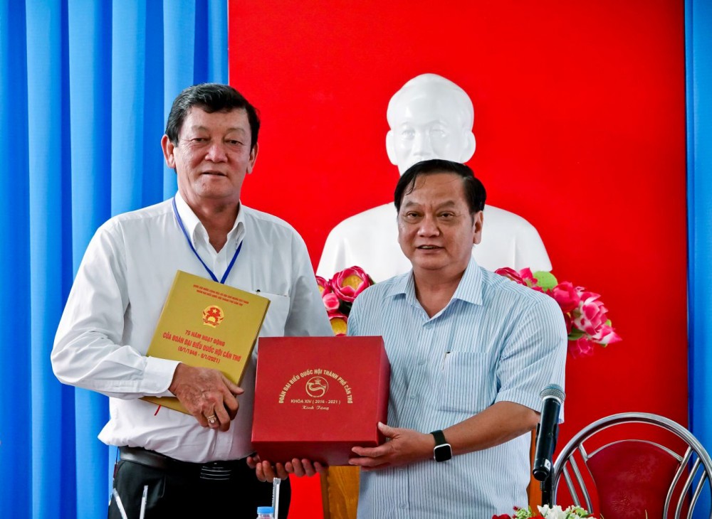 Tiếp thêm động lực cho Nhà hát Tây Đô