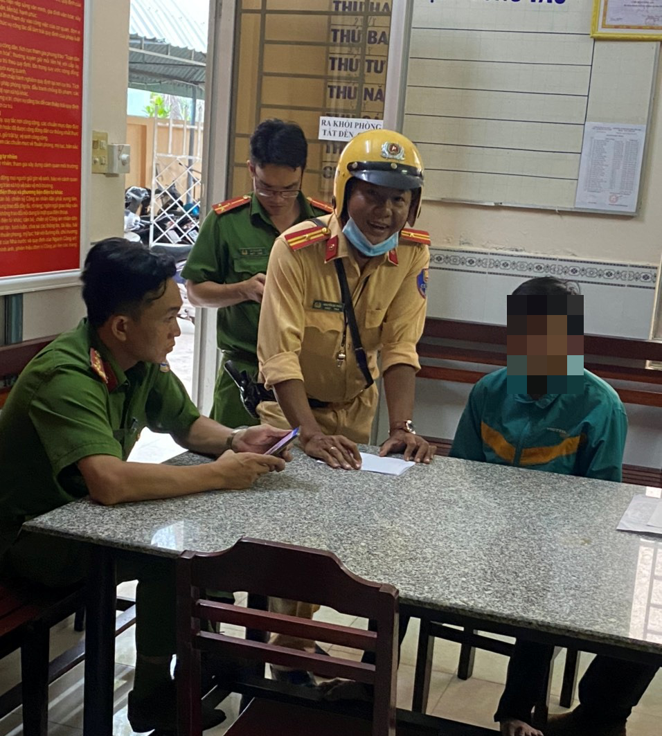Cứu thanh niên thua chứng khoán định nhảy cầu Cần Thơ tự tử