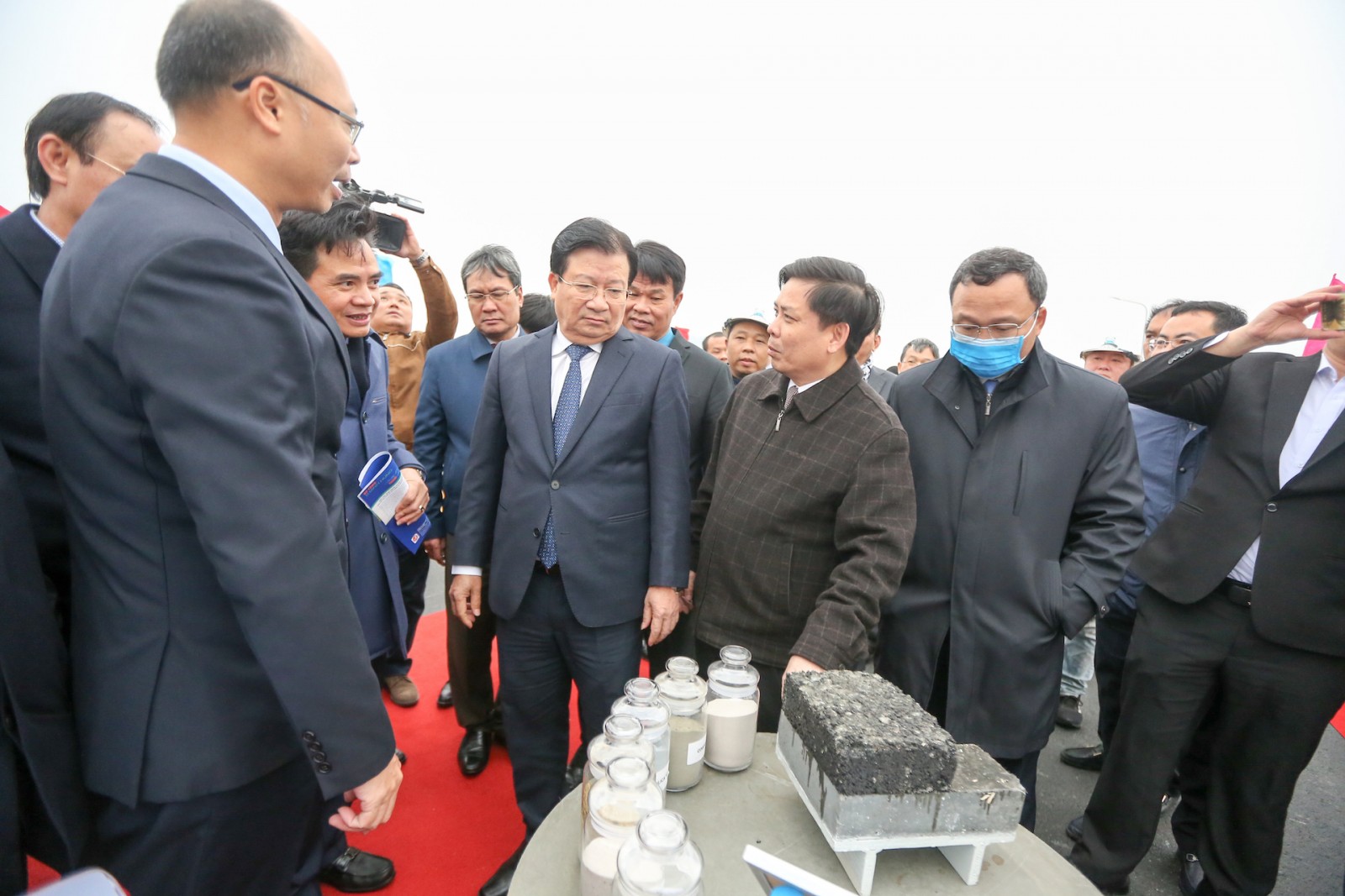 Cầu Thăng Long chính thức thông xe sau gần năm tháng sửa chữa