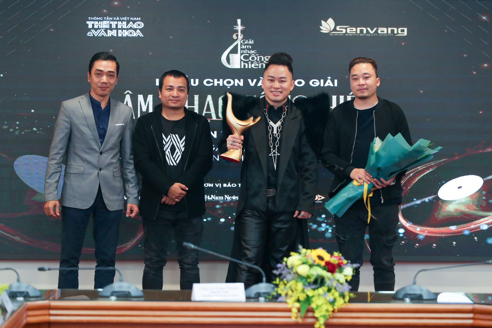Giải thưởng âm nhạc Cống hiến lần thứ 16-2021: Ba lần gọi tên Tùng Dương