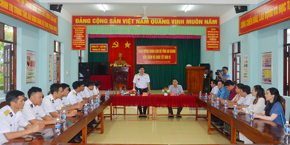 Tỉnh đoàn An Giang thăm, chúc Tết Phòng Kỹ thuật – Bộ Tư lệnh vùng 5 Hải quân