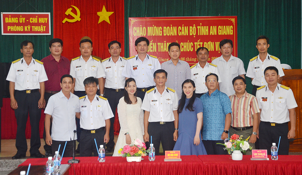 Tỉnh đoàn An Giang thăm, chúc Tết Phòng Kỹ thuật – Bộ Tư lệnh vùng 5 Hải quân