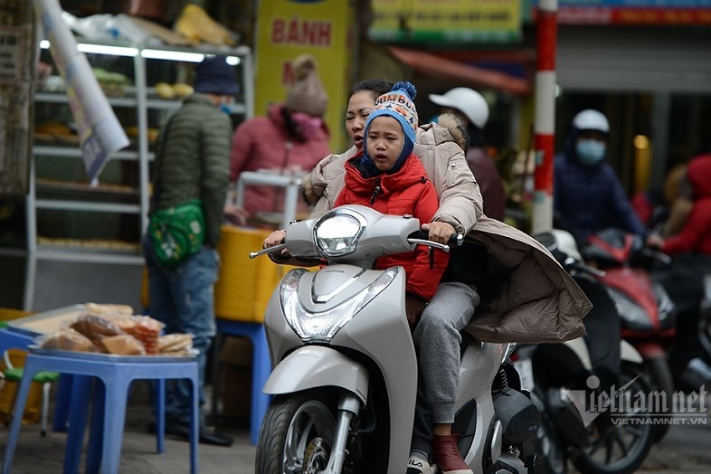 Hàng trăm nghìn học sinh nghỉ học vì giá rét