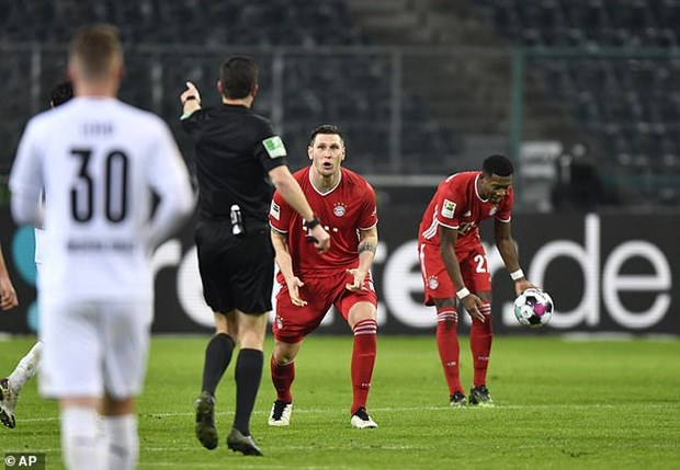 Dẫn 2-0, Bayern Munich thua ngược khó tin trước Moenchengladbach