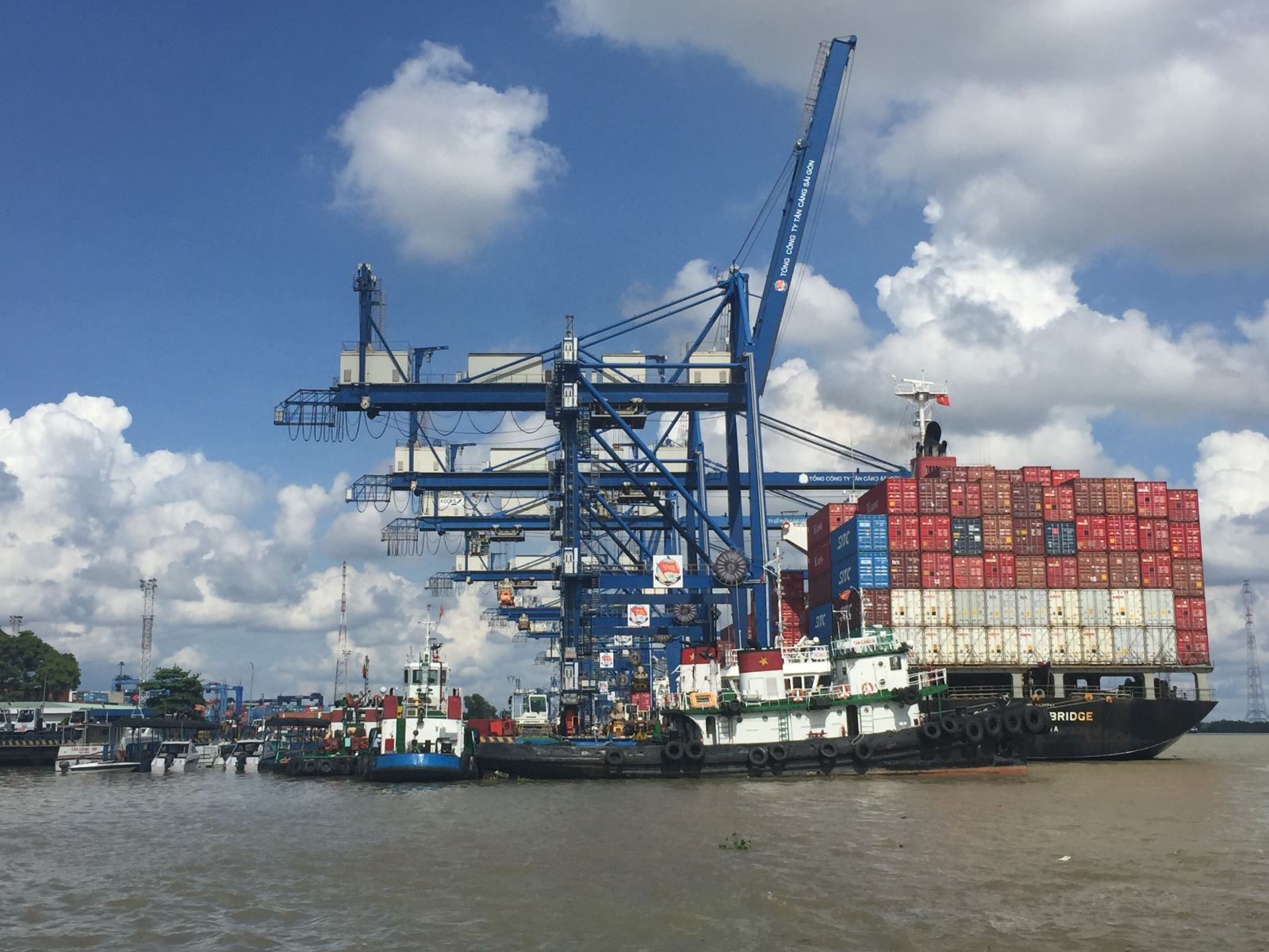 Kinh tế Việt Nam chờ cú hích 2021