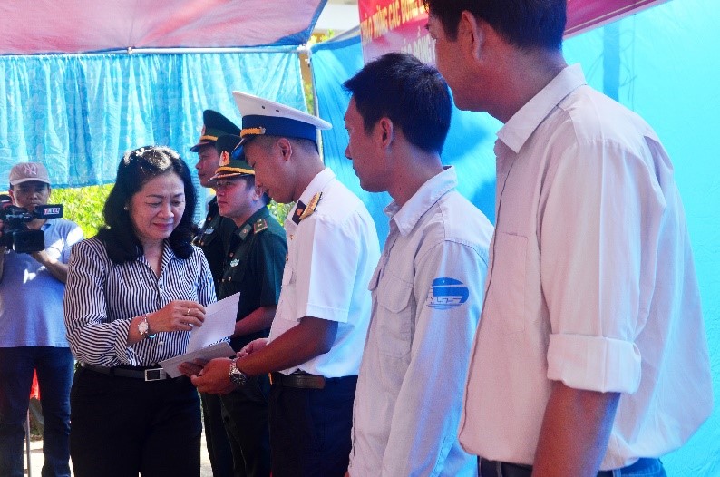 Thăm, chúc Tết các lực lượng trên đảo Hòn Chuối