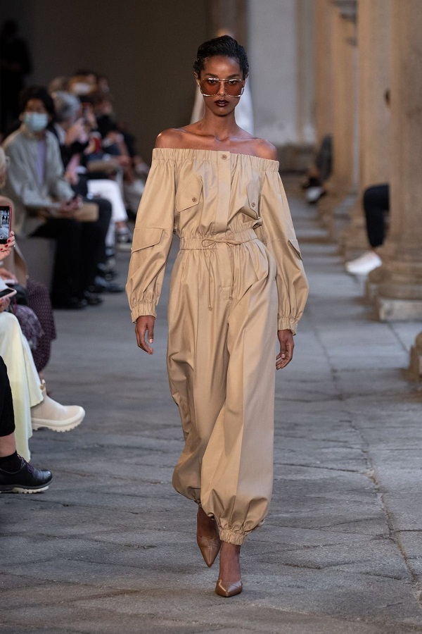 Jumpsuit là xu hướng mới cho mùa xuân 2021