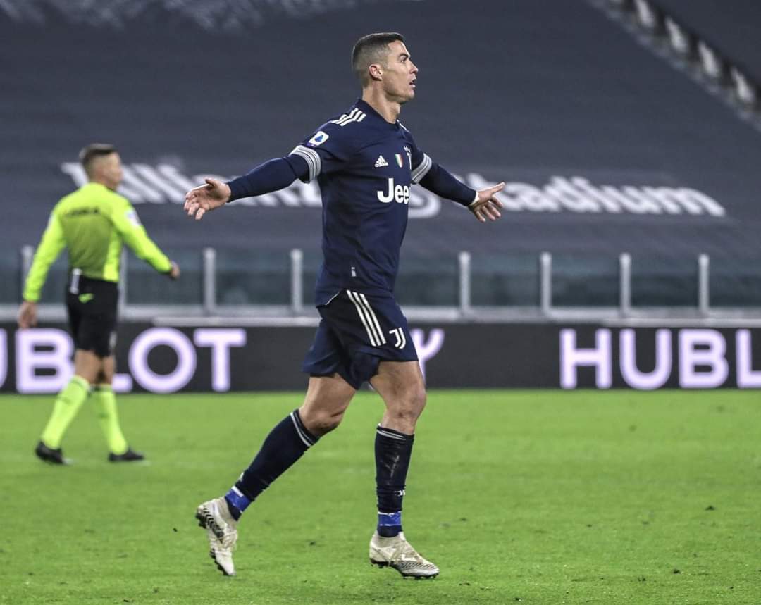Ronaldo lập kỷ lục, Juventus trở lại top 4