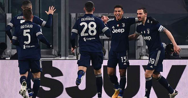 Ronaldo lập kỷ lục, Juventus trở lại top 4