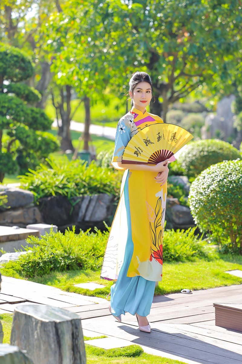 Á hậu Phương Anh, Ngọc Thảo rạng rỡ, yêu kiều trong tà áo dài cách tân