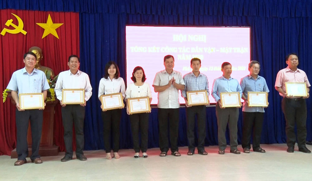 Phú Tân: Năm 2020 vận động quỹ Vì người nghèo được trên 20 tỷ đồng