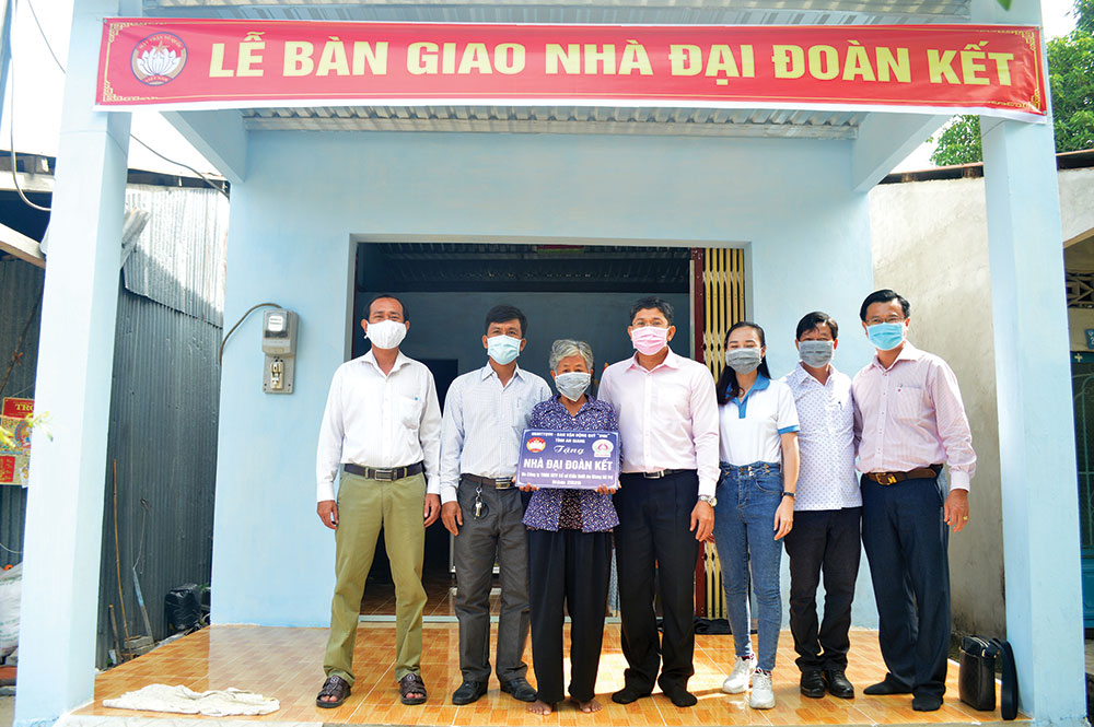 Mái ấm mùa xuân