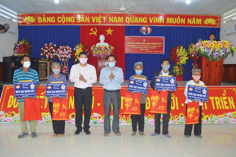 Mái ấm mùa xuân