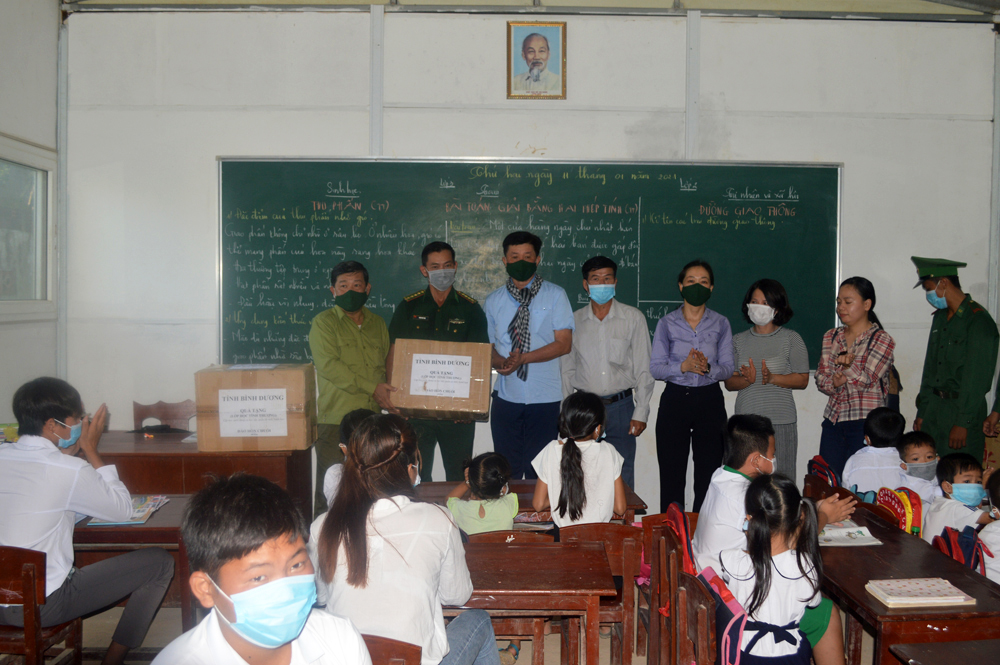 Lớp học “có một không hai” trên đảo Hòn Chuối