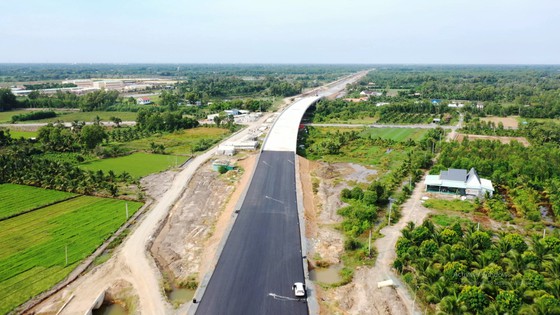 Chỉ lưu thông 1 chiều trên cao tốc Trung Lương-Mỹ Thuận dịp Tết 2021