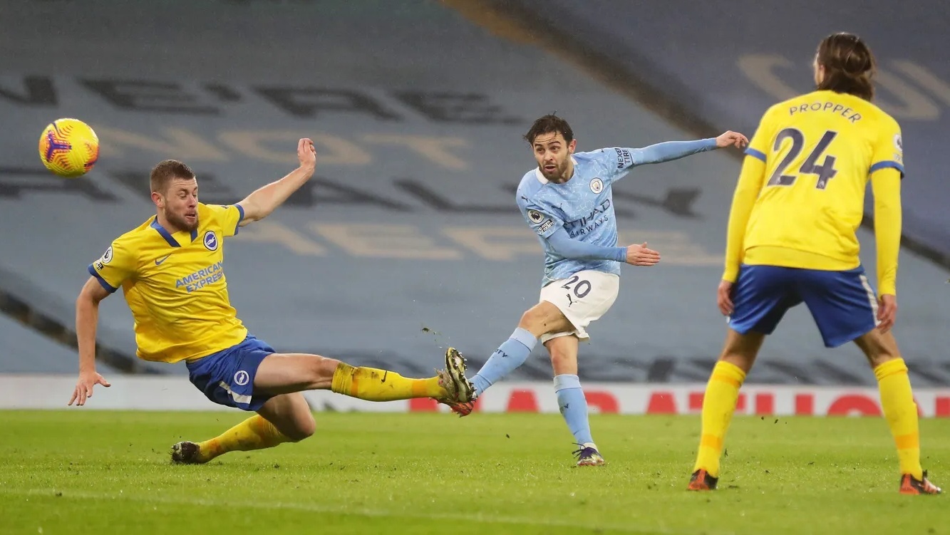 Man City phả hơi nóng vào gáy MU sau chiến thắng vất vả