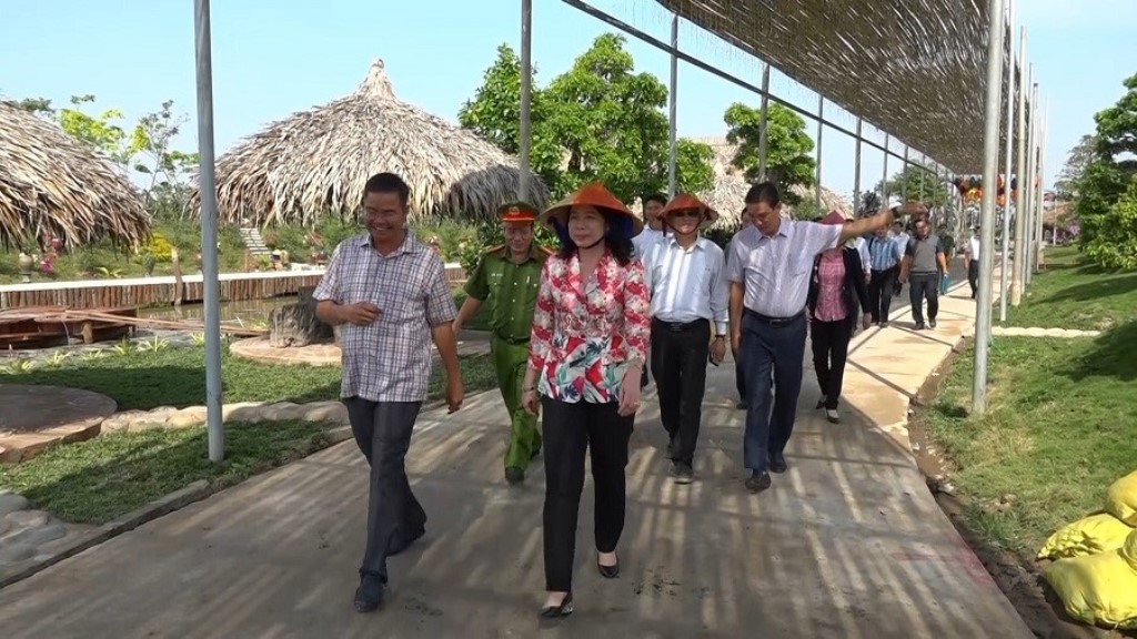 Bí thư Tỉnh ủy Võ Thị Ánh Xuân khảo sát khu du lịch thị trấn Mỹ Luông