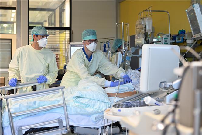 Số ca mắc COVID-19 tại châu Âu vượt 30 triệu người