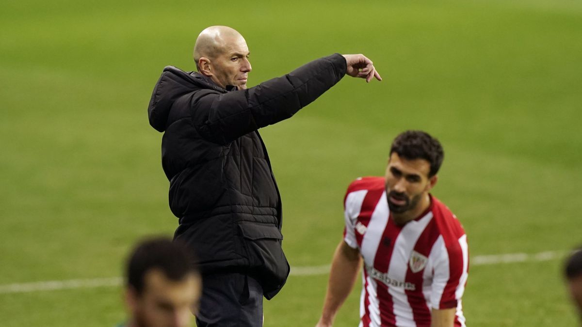 Real thua bẽ bàng, Zidane bảo vệ thảm họa Hazard
