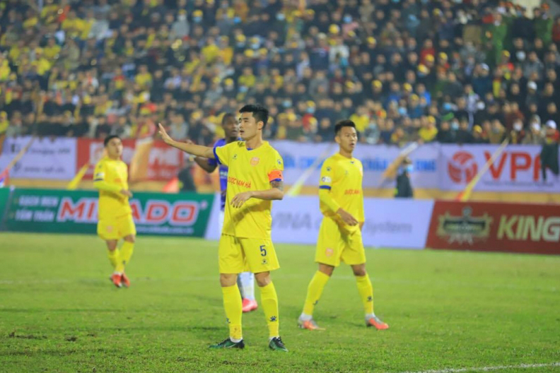 Khởi tranh V-League 2021: Hà Nội bước hụt 'ngỡ ngàng' trước Nam Định