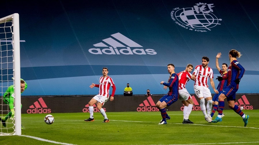 Messi bị đuổi, Barca mất Siêu cúp sau 120 phút