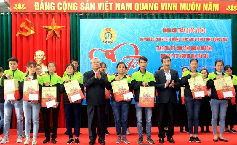 Đồng chí Trần Quốc Vượng thăm, chúc Tết tại Thái Bình