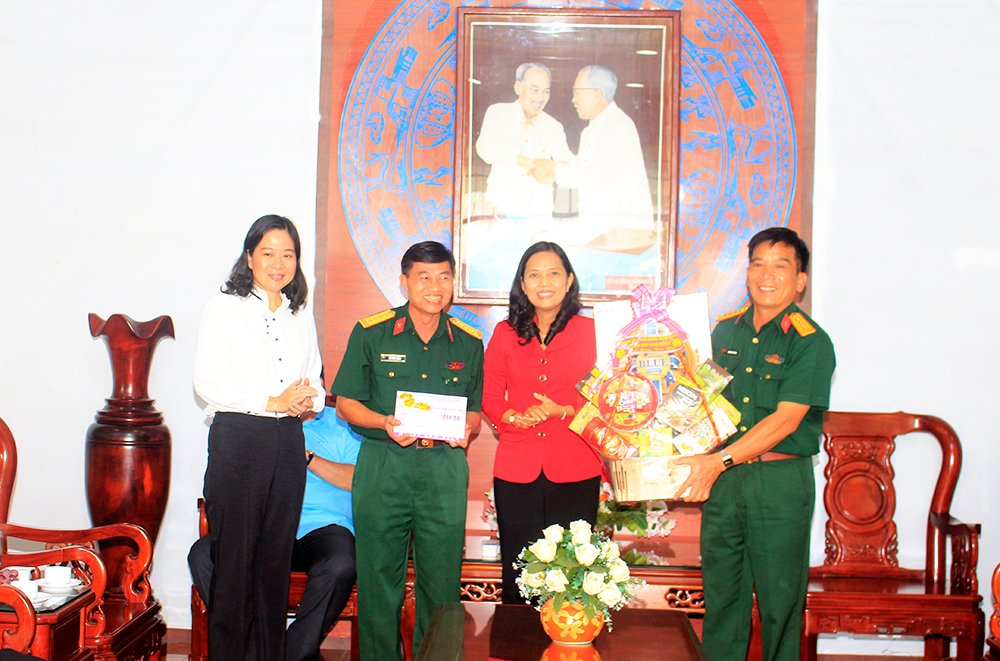 Chủ tịch UBND tỉnh An Giang Nguyễn Thanh Bình chúc Tết các đơn vị lực lượng vũ trang trên địa bàn tỉnh