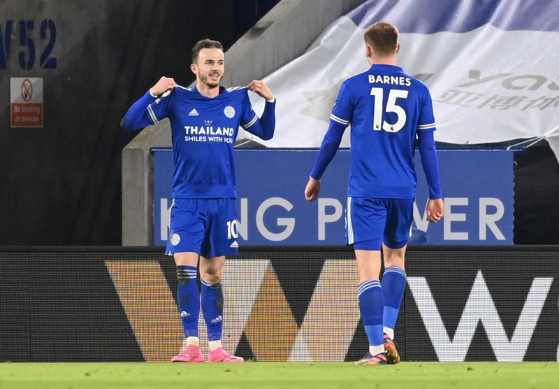 Đánh gục Chelsea, Leicester vượt MU leo lên đầu bảng
