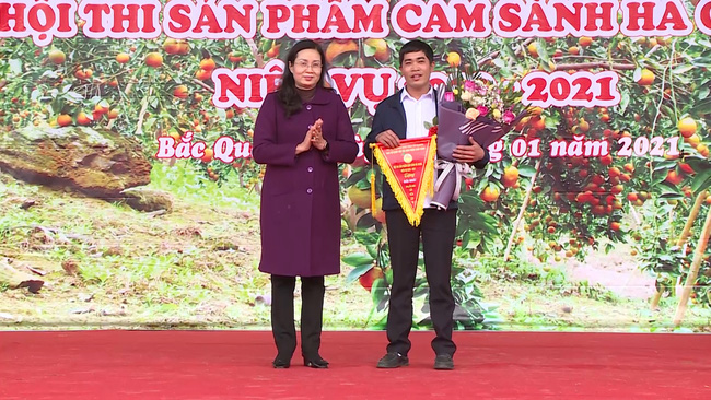 Chỉ cần dán tem này lên, cam sành Hà Giang bán giá cao gấp đôi