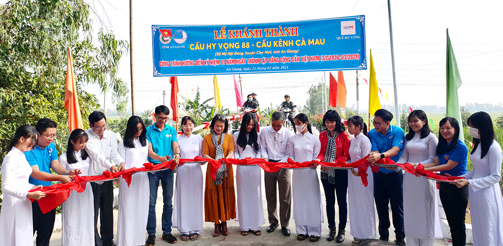 Chợ Mới khánh thành cầu Hy vọng 88 - cầu kênh Cà Mau