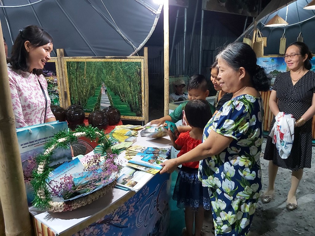 An Giang giới thiệu sản phẩm OCOP và du lịch đặc trưng tại Đồng Tháp