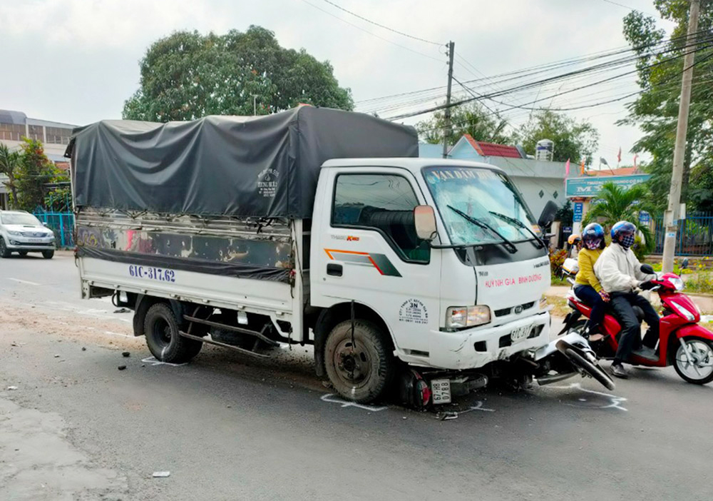 Xử phạt hành chính 828 trường hợp vi phạm trật tự an toàn giao thông