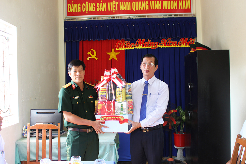 Phó Chủ tịch UBND tỉnh An Giang Lê Văn Phước thăm, chúc Tết tại huyện Thoại Sơn