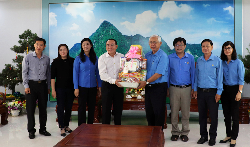 Liên đoàn Lao động tỉnh An Giang chúc Tết các địa phương, tặng quà đoàn viên, người lao động