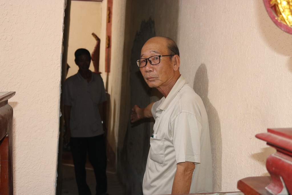 Chuyện về người ghi chép sử làng