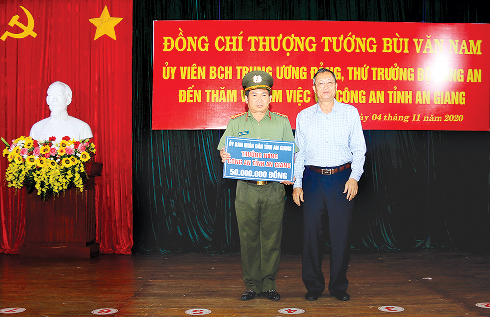 Lực lượng chống buôn lậu tiếp tục thực hiện “nhiệm vụ kép”