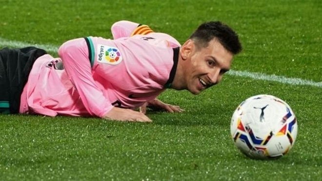 Đau lòng cảnh Messi rời Barca miễn phí