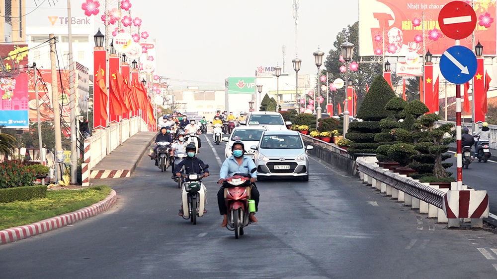Tập đoàn Sao Mai trao quà Tết cho hộ nghèo, cận nghèo, có hoàn cảnh khó khăn