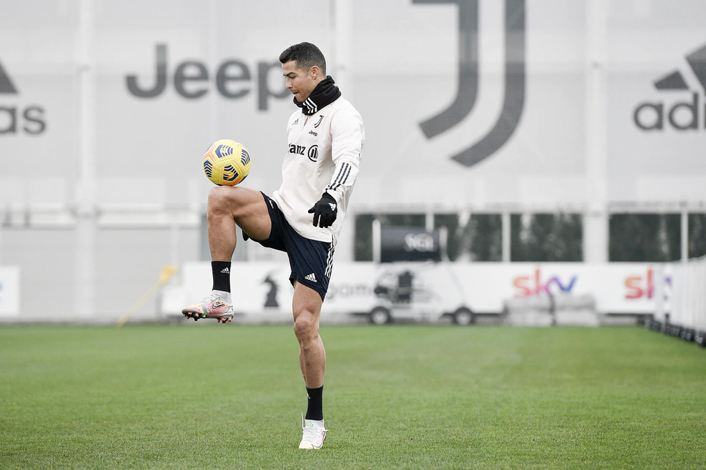 Ronaldo: 'Tôi không dám hứa sẽ chơi bóng thêm 20 năm nữa'