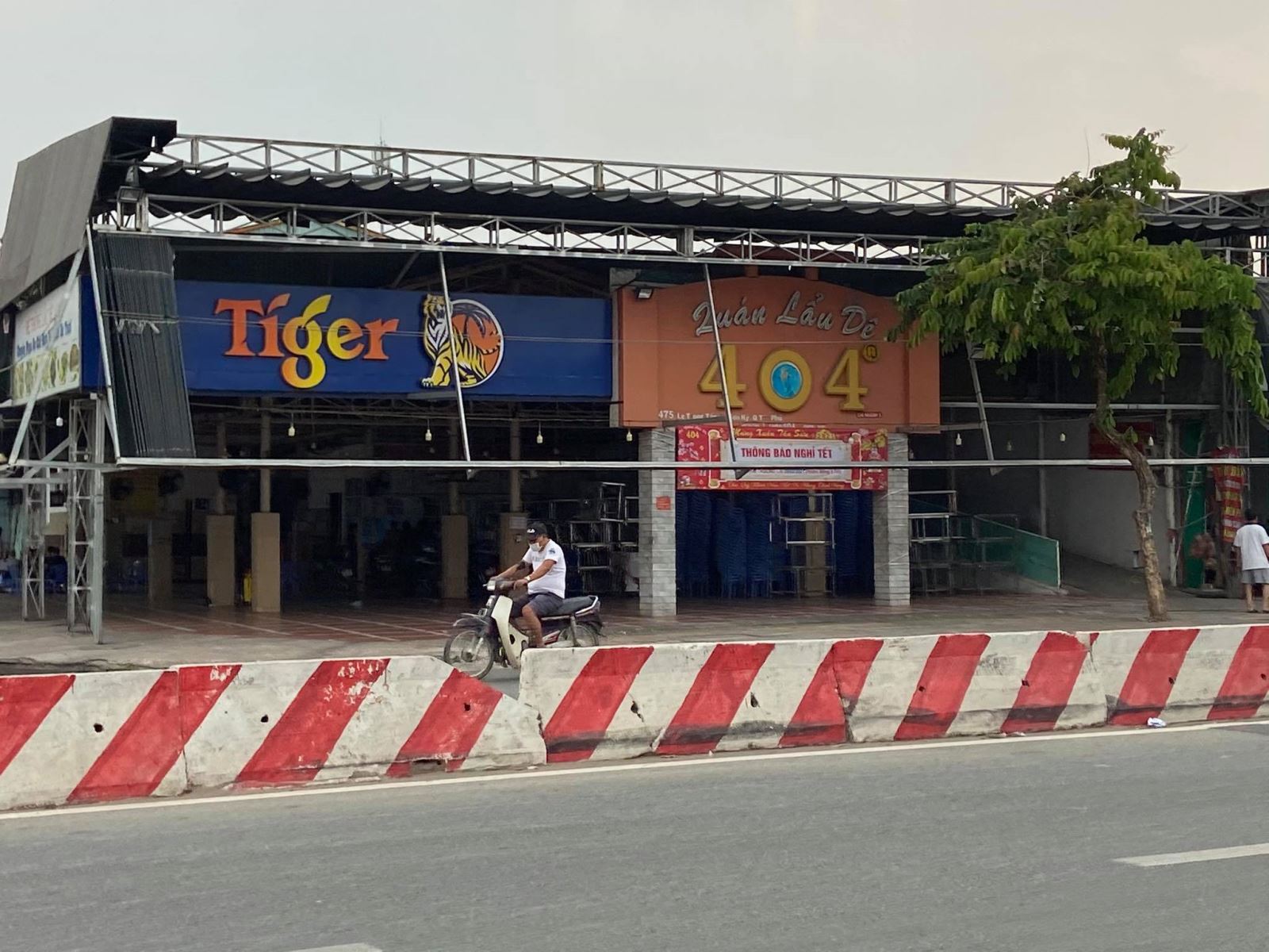 Nhân viên sân bay Tân Sơn Nhất mắc COVID-19 đã đi nhiều nơi tại TP Hồ Chí Minh