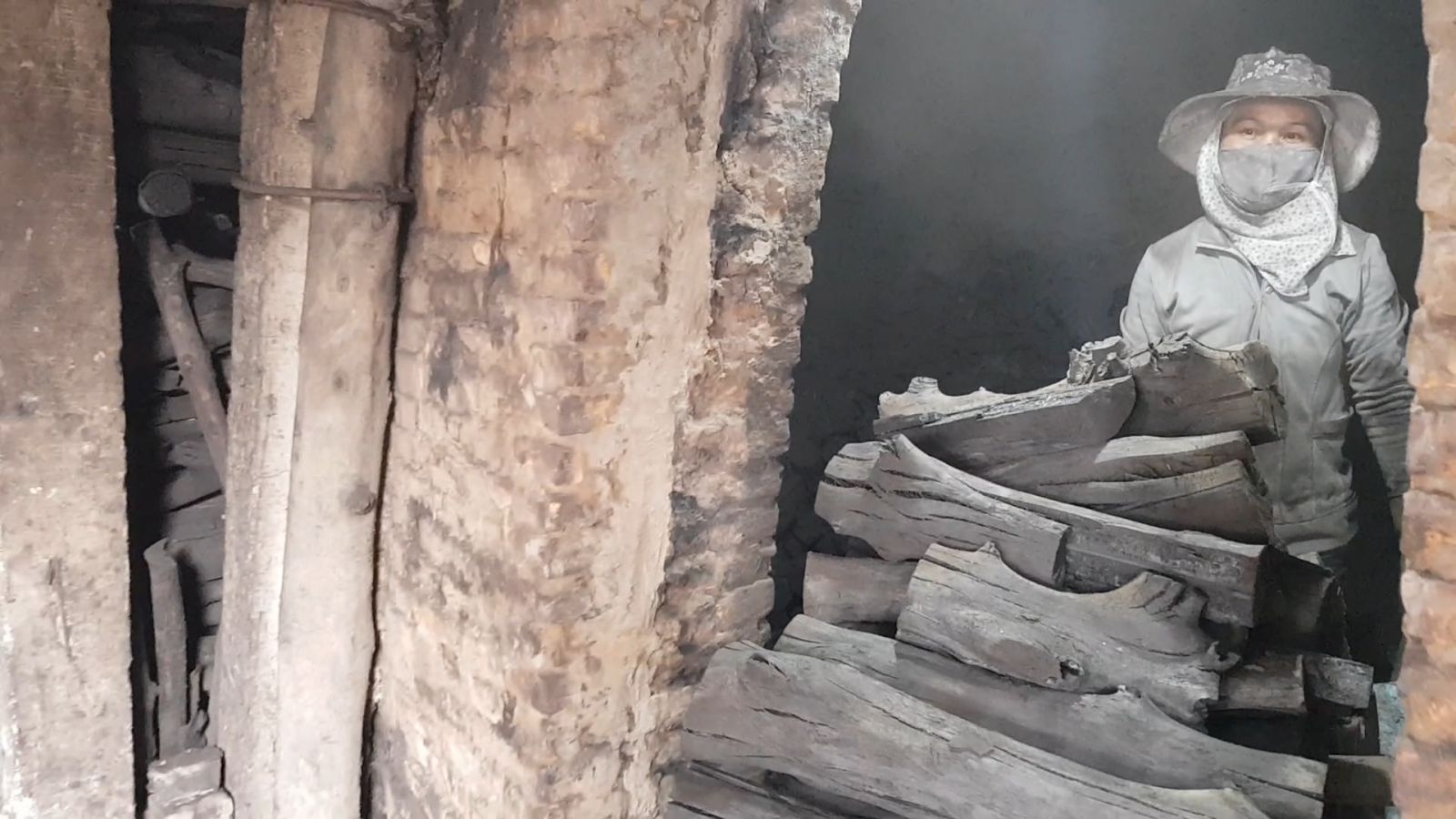 Ngày cuối năm ở làng than Phú Tân