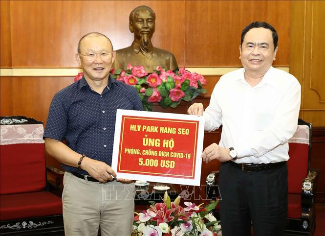 Bóng đá Việt Nam năm 2020: Thắng đại dịch và lan toả yêu thương