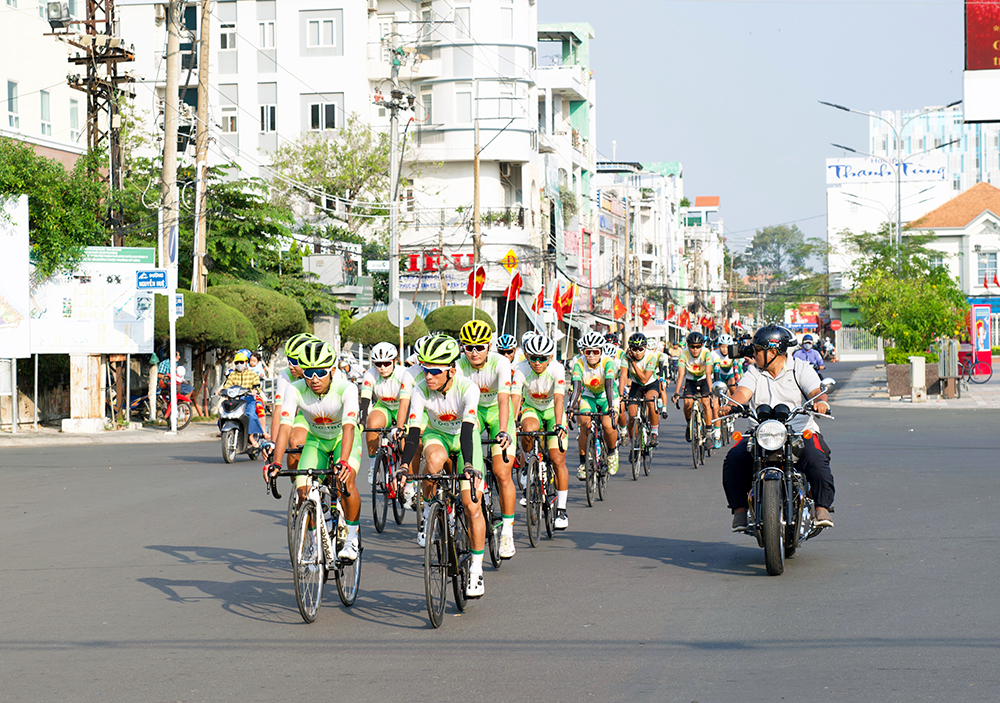 Xe đạp đường trường An Giang xuất quân đầu năm mới Tân Sửu 2021