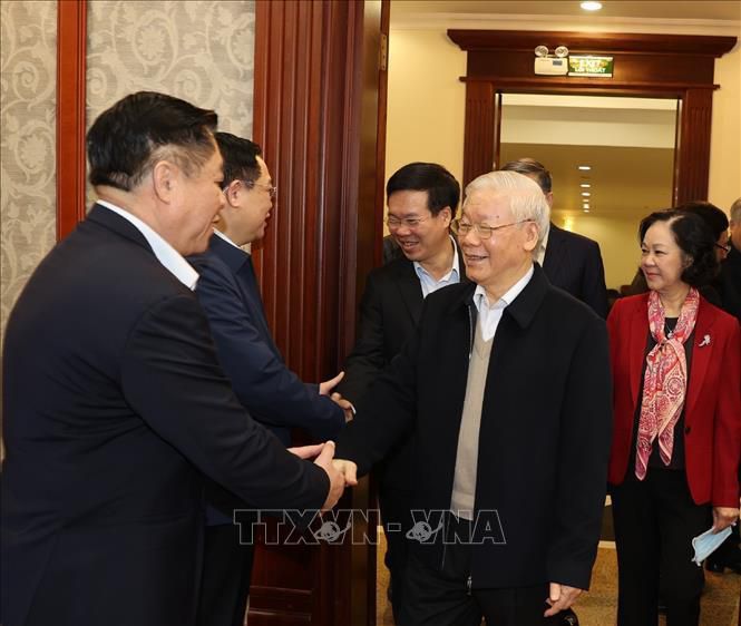 Bộ Chính trị, Ban Bí thư khóa XIII họp phiên đầu tiên