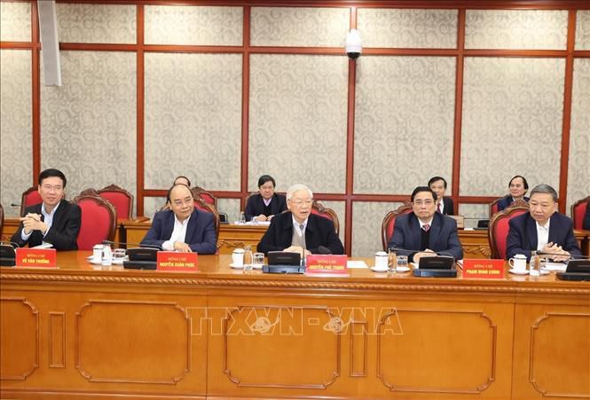 Bộ Chính trị, Ban Bí thư khóa XIII họp phiên đầu tiên