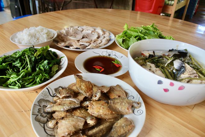 Bà chủ những khạp nước mắm đồng miền Tây thơm lừng, không phải ai mua cũng bán