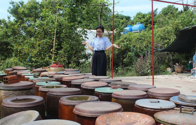 Bà chủ những khạp nước mắm đồng miền Tây thơm lừng, không phải ai mua cũng bán