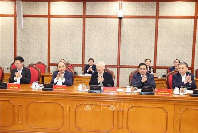 Bộ Chính trị, Ban Bí thư khóa XIII họp phiên đầu tiên