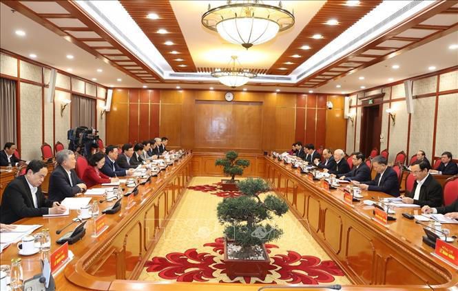 Bộ Chính trị, Ban Bí thư khóa XIII họp phiên đầu tiên