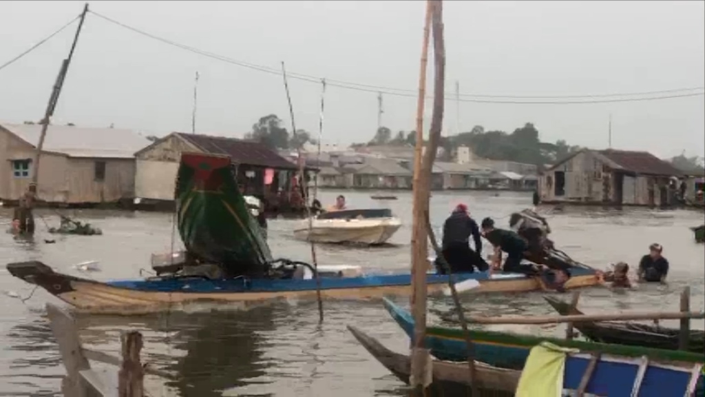 An Giang: Tạm giam 5 đối tượng giật lại hàng lậu